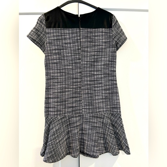 Super cute lined Club Monaco dress with faux leather trim - Picture 2 of 4